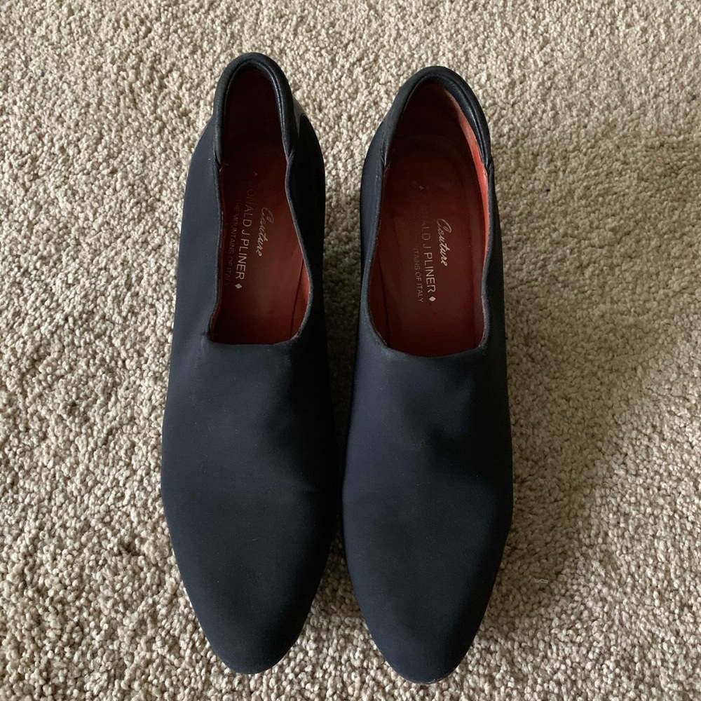 Couture Donald J Pliner US 8M Black Wedge Slip On